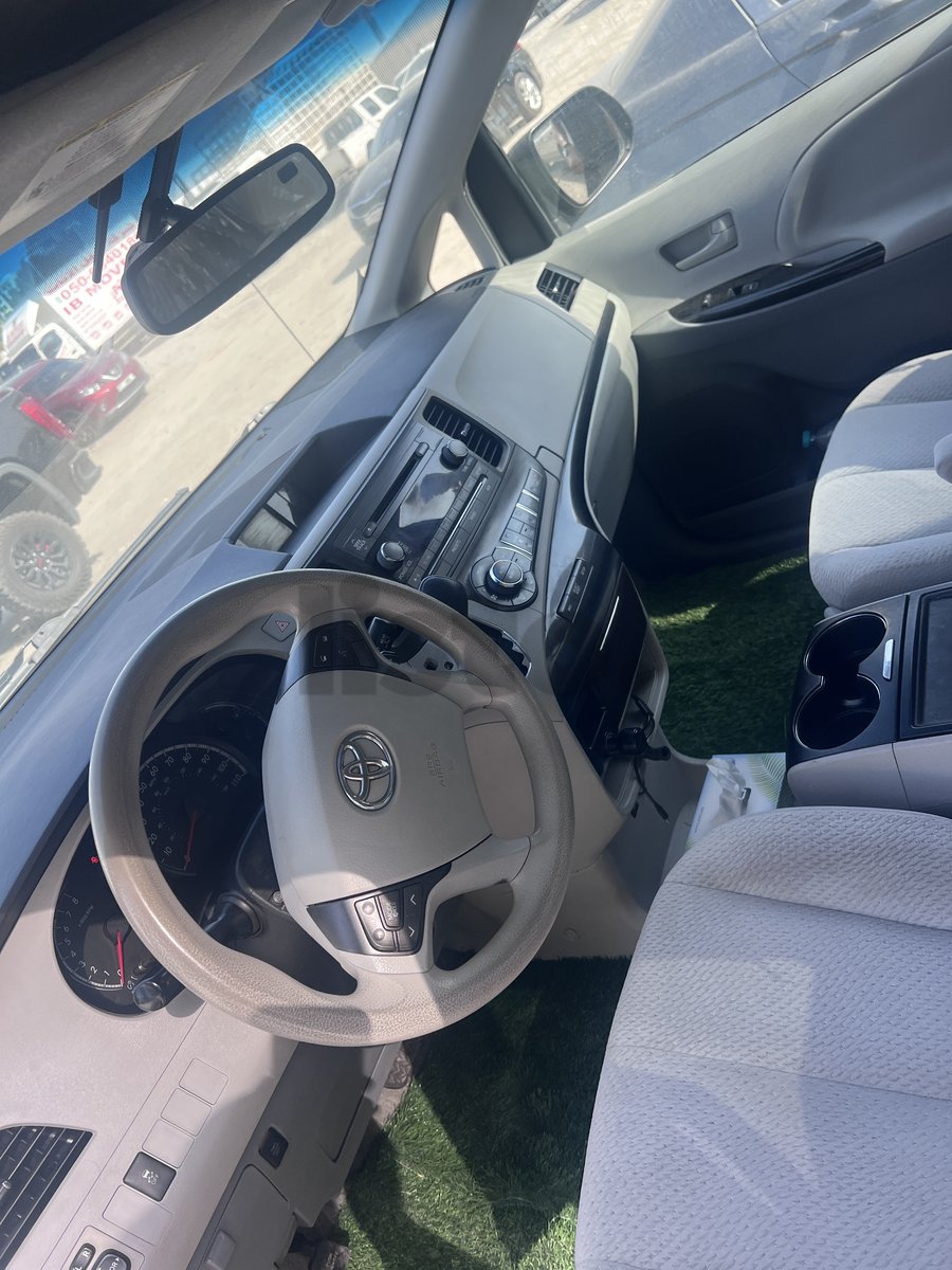 Toyota Sienna 2013