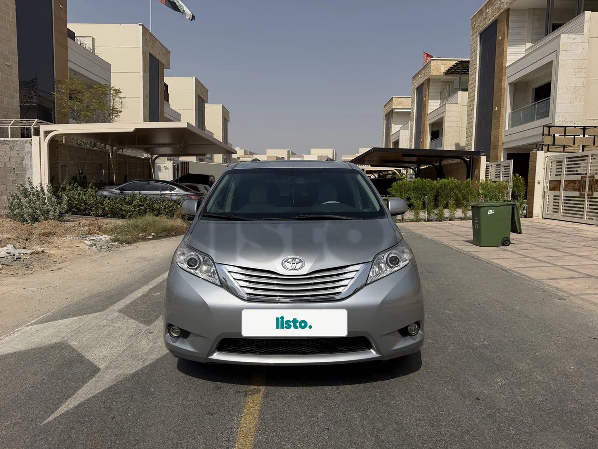 TOYOTA SIENNA XLE 2013
