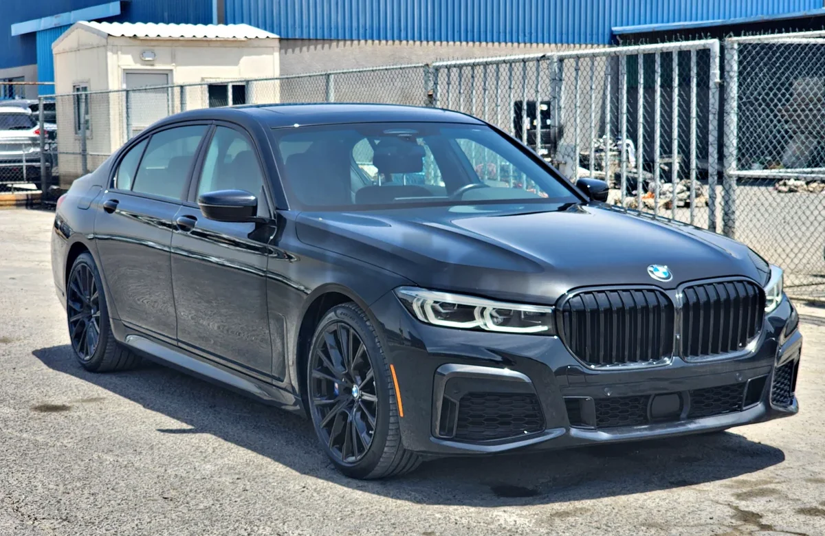 2022 BMW 740i SPORT | 3.0L TURBO Luxury. Performance. Presence.