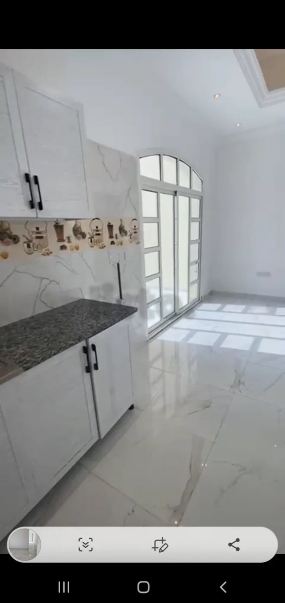 Unmissable opportunity! Large studio with a big balcony, including water and electricity, and indoor and outdoor parking available. 05******** Monthly 3000 only, no commission and no additional fees.