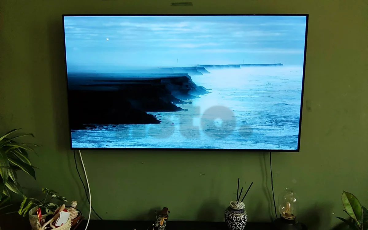 LG OLED 55" 4K Smart TV, slim design, no burn-in, excellent condition