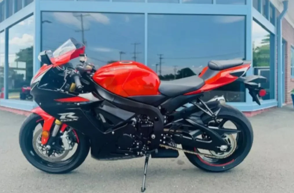 Suzuki GSX-R Sport Bike - Red & Black - Excellent Condition