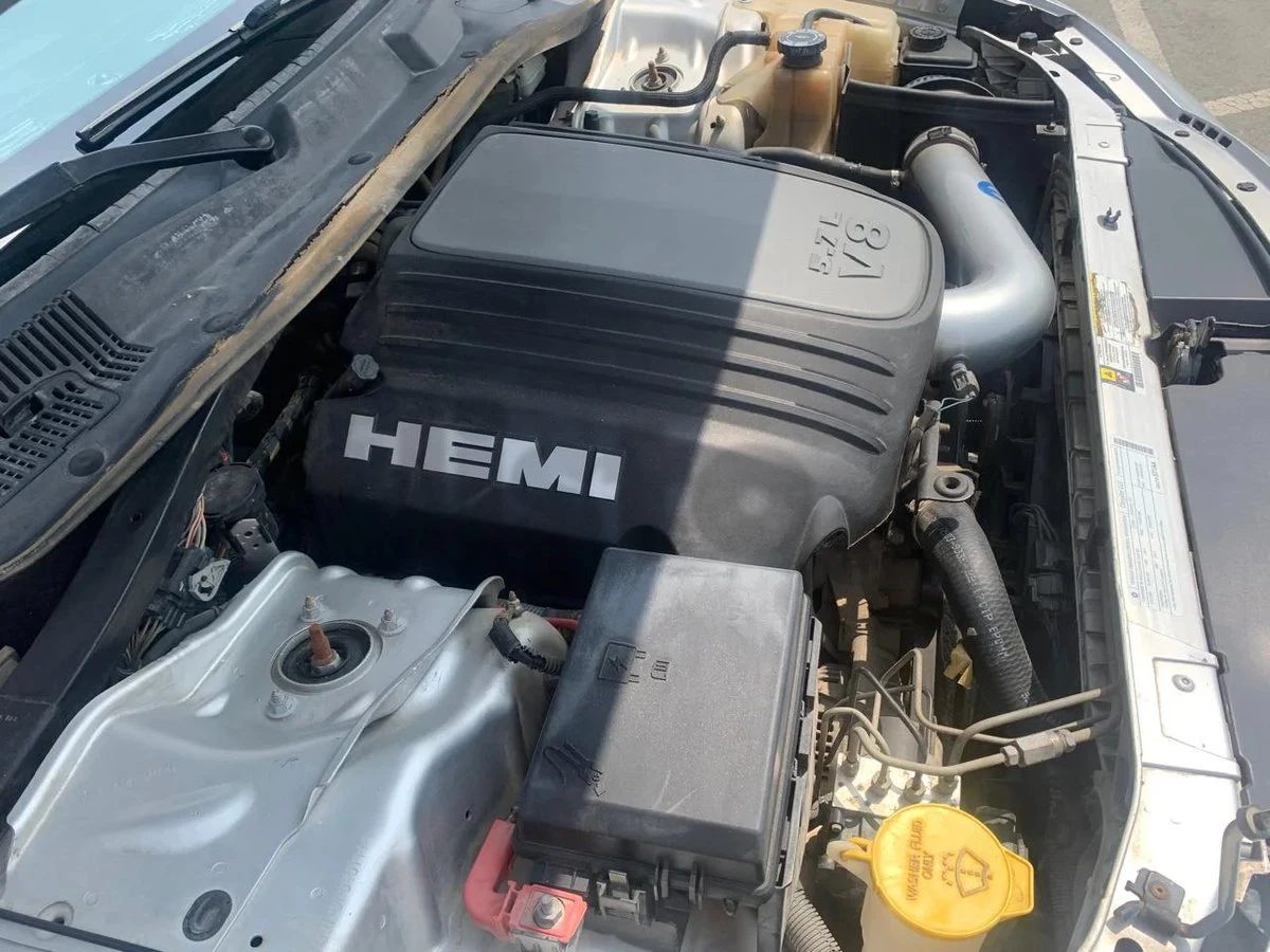 Dodge charger 5.7L V8 HEMI 2009 Model for sale in good condition.