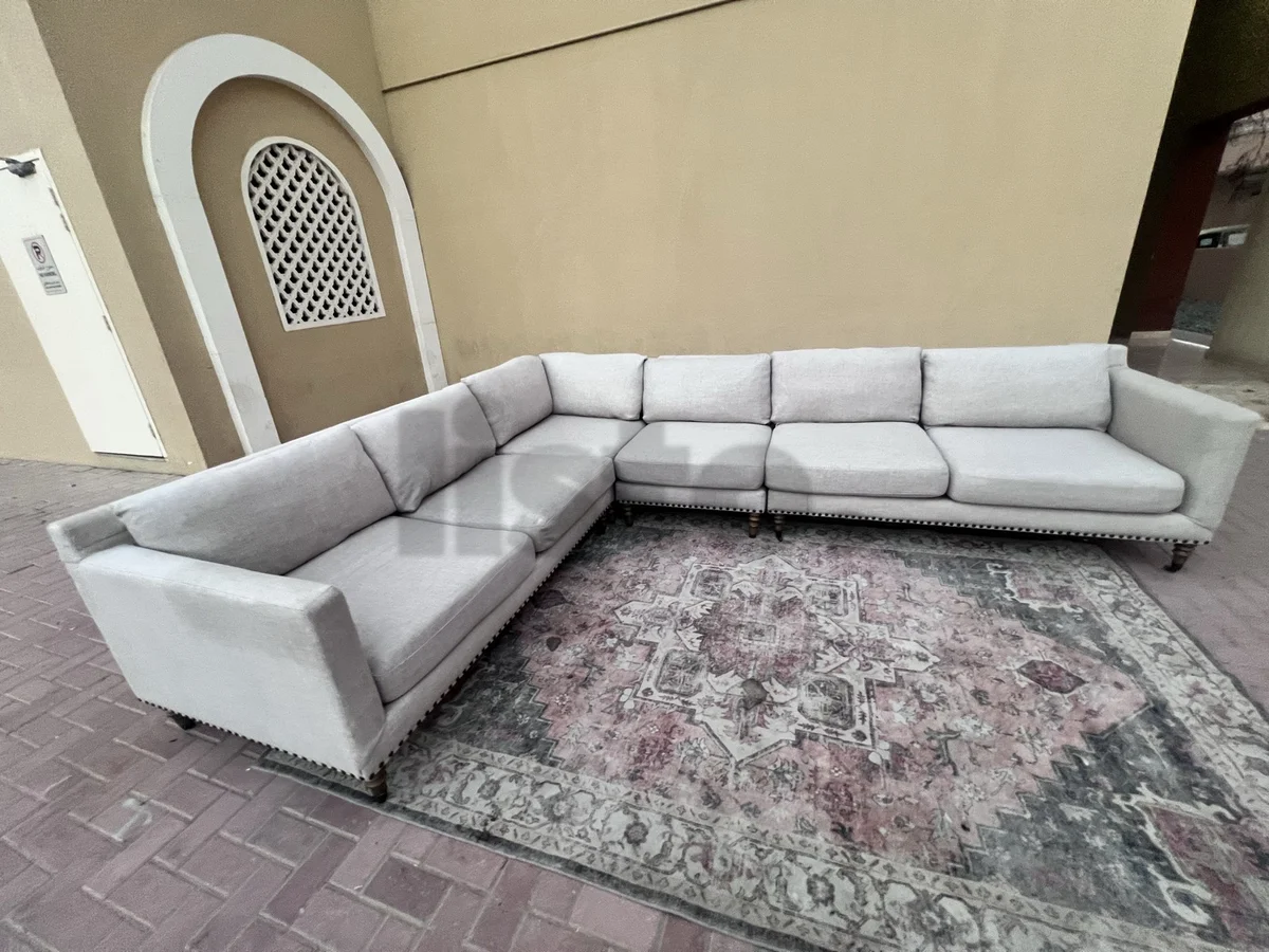 كنبة زاوية من بوتري بارن بحالة ممتازة