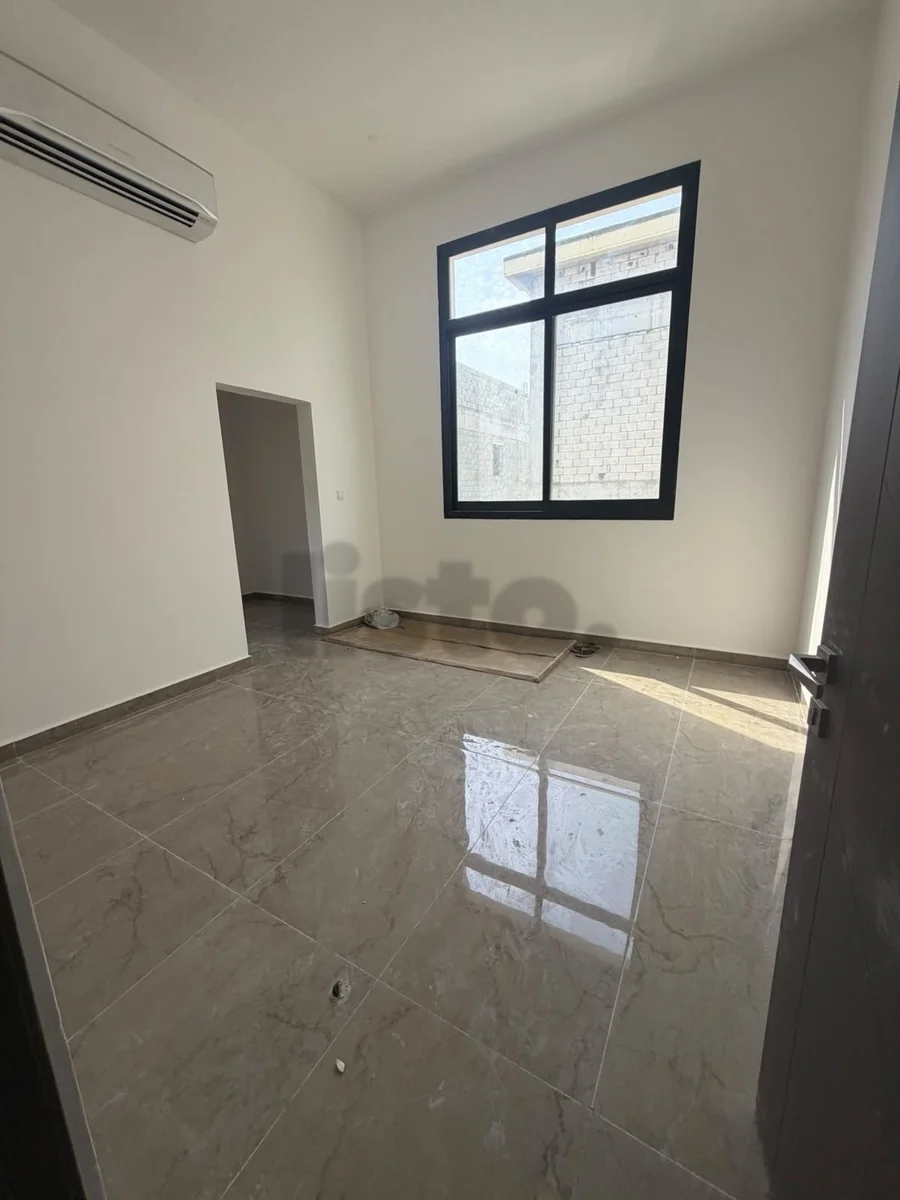 Spacious room for rent with AC and bright window