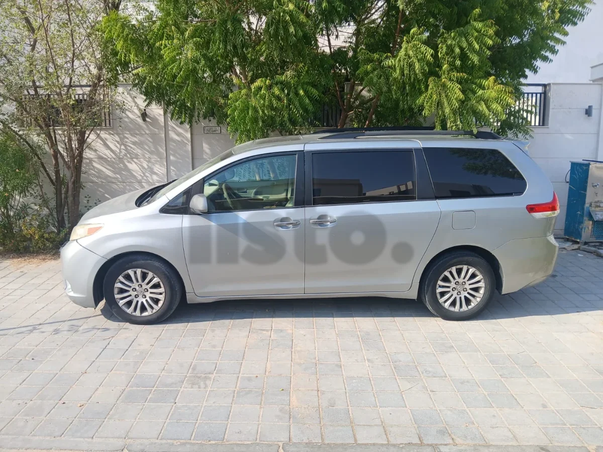 Toyota sienna XLE 2011