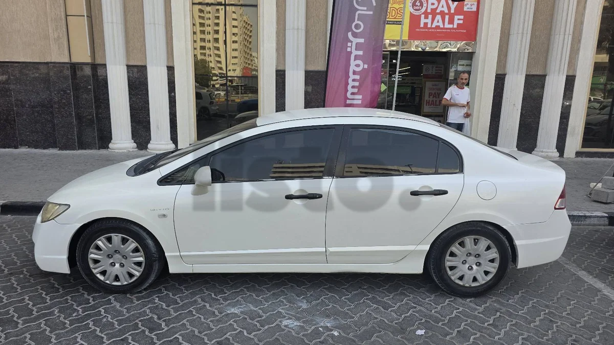 White Honda Civic 1.8 i-VTEC for Sale - Well Maintained Sedan