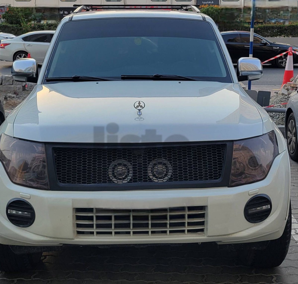 White Mitsubishi Pajero SUV for Sale - Excellent Condition