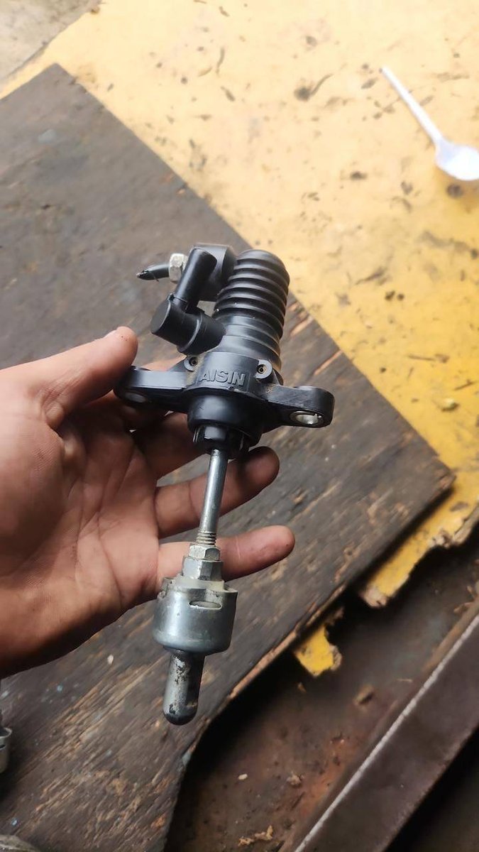 Used AISIN Clutch Slave Cylinder - Quality Car Spare Part