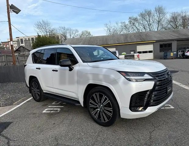 Luxurious White Lexus LX 600 SUV for Sale - Pristine Condition
