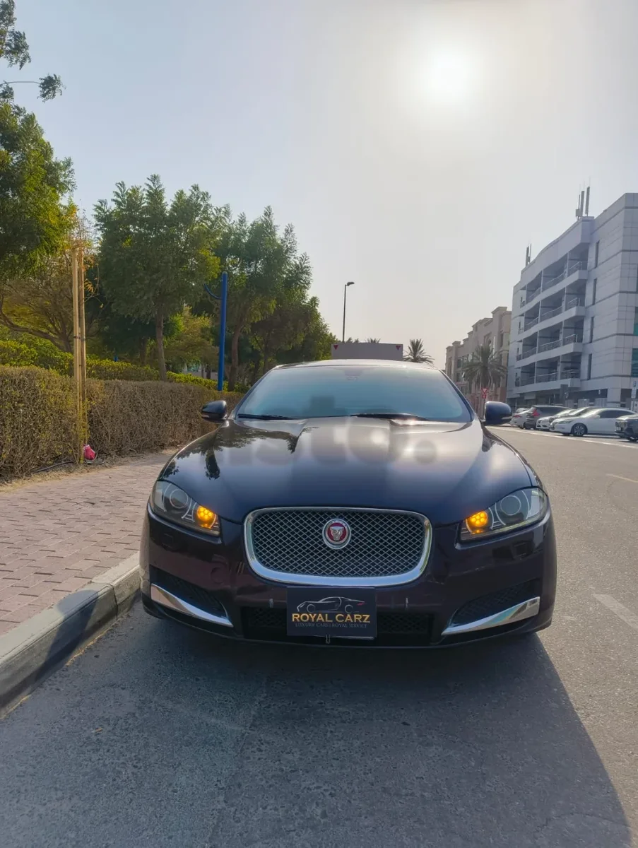 جاكوار XF