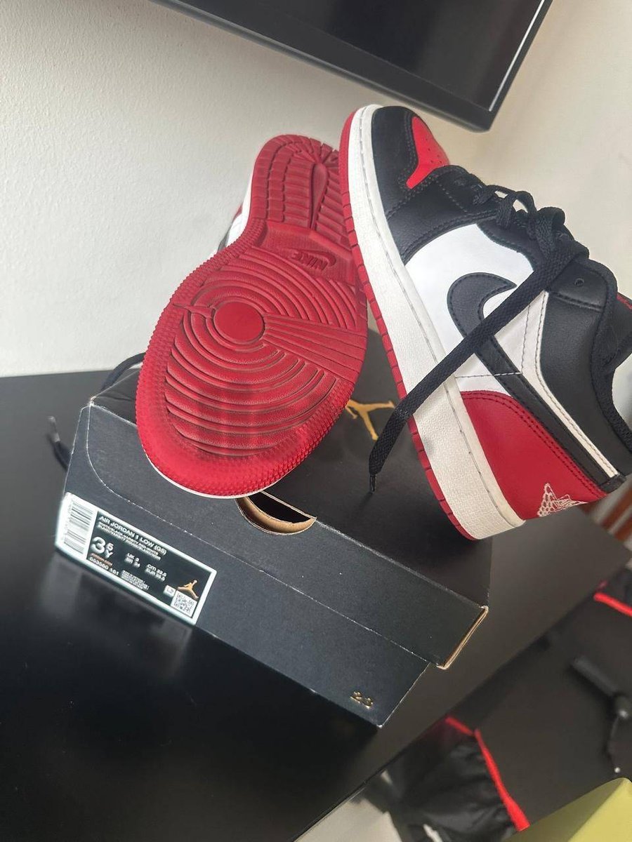 Nike air jordan 1 low red for kids size 35.5.