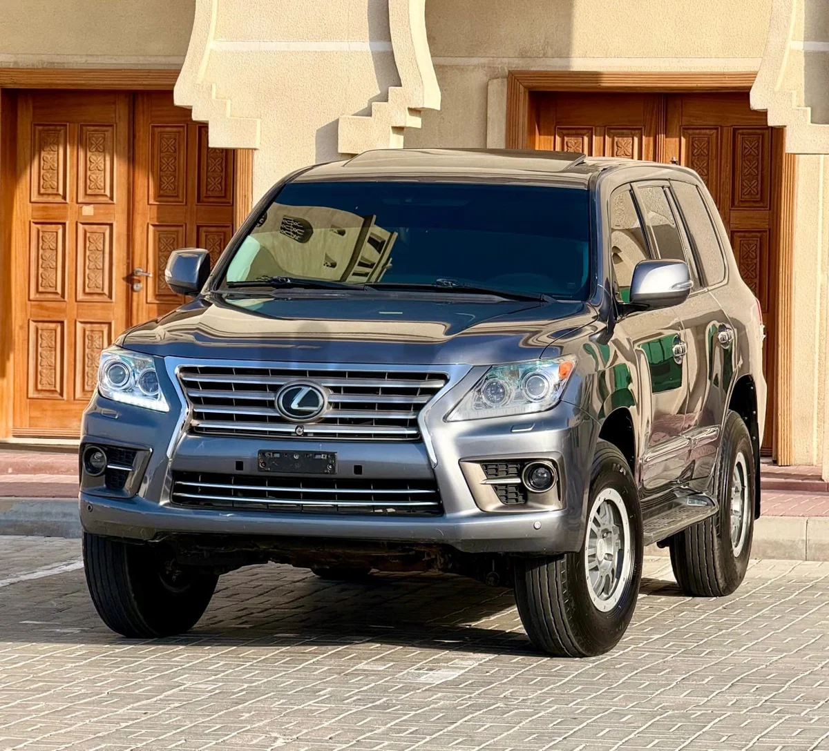 Lexus LX570 Station Wagon, GCC spec, Model 2012