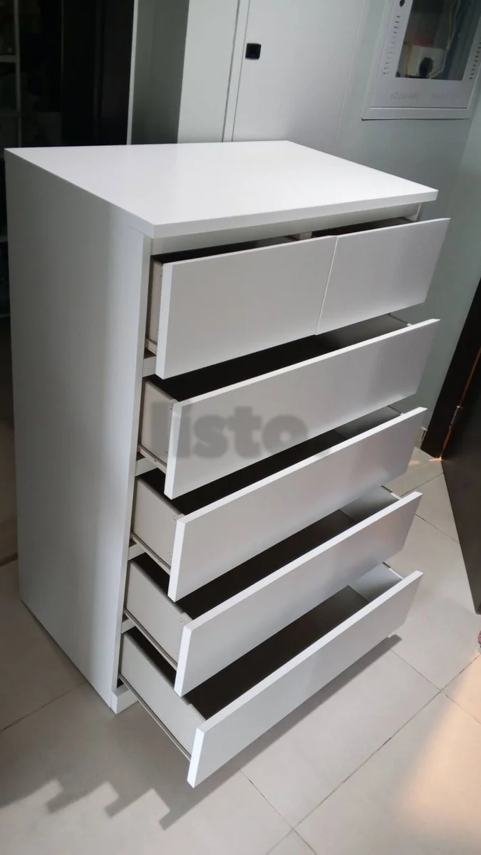 Modern White Chest of Drawers / Dresser - Excellent Condition