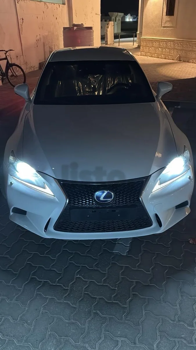 Stunning White Lexus Sedan for Sale - Excellent Condition