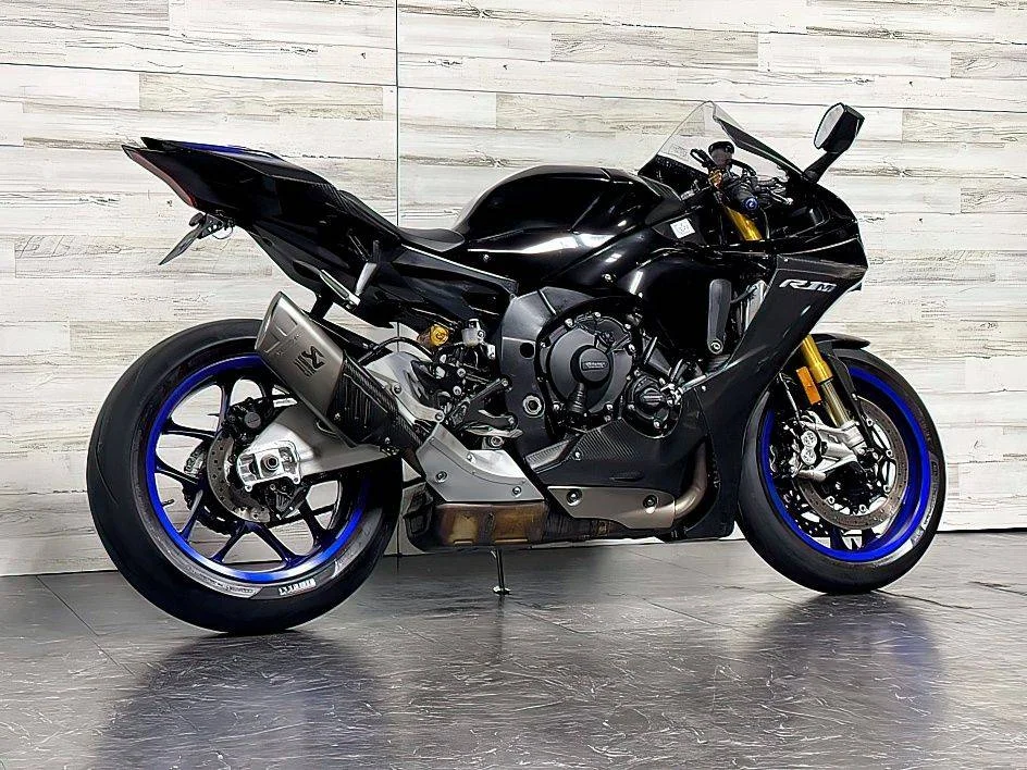 2020 Yamaha YZF-R1M available ( +447507647630)