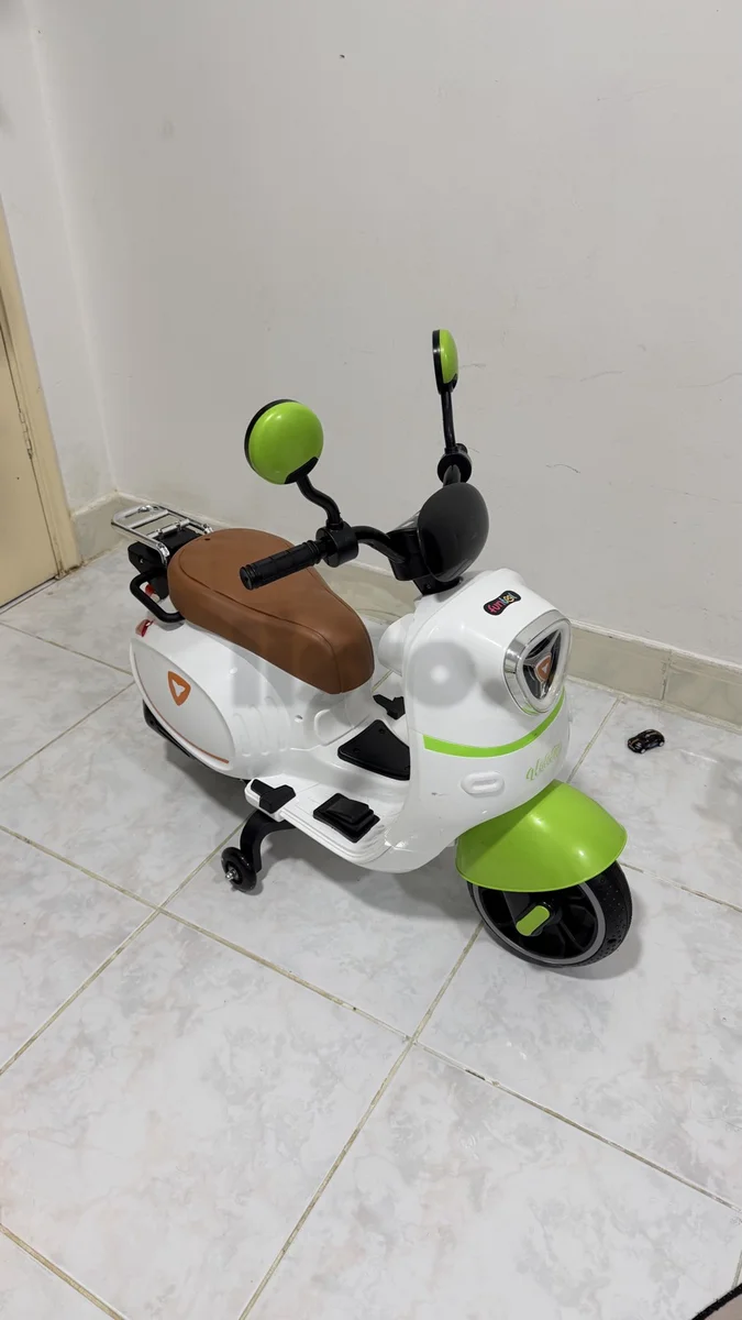 Kids Electric Ride-On Scooter - Fun Go Walton White & Green
