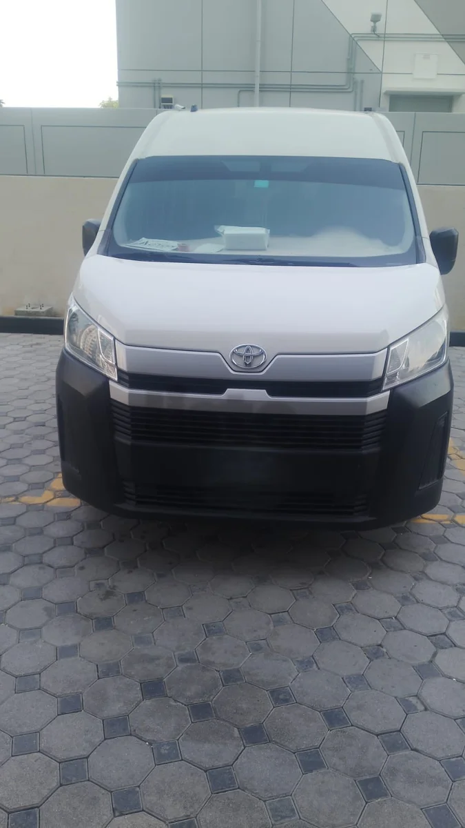 Toyota Hiace Mini Bus – Excellent Condition, GCC-Spec