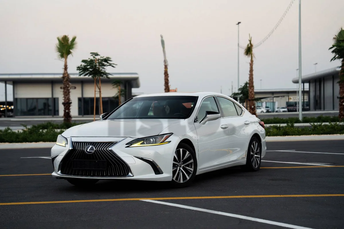 2021 Lexus ES300H (GCC SPECS] excellent condition