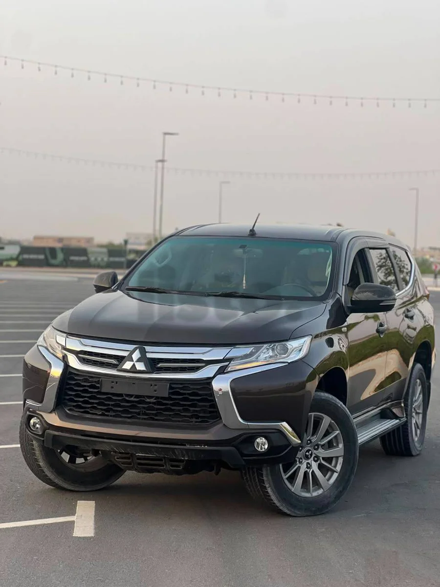 2017 Mitsubishi Montero sport [GCC SPECS]