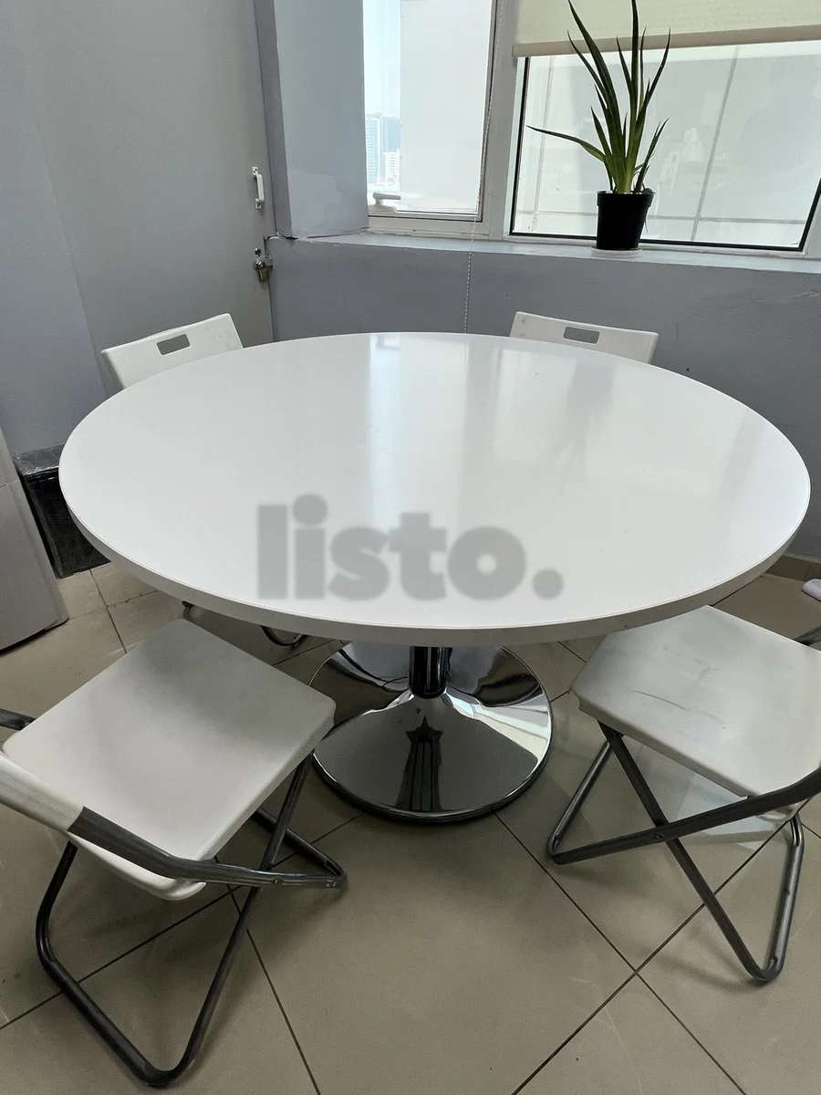 White Round Table with 4 chairs