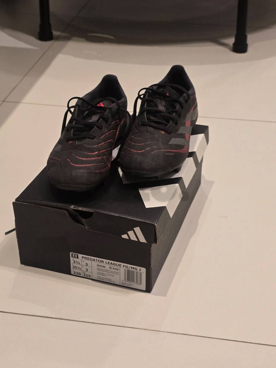 Predator Football shoes for kids size 3 uk