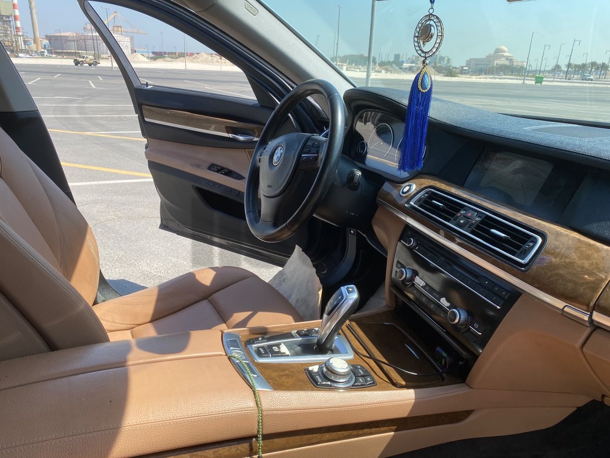 🚘✨ BMW 740Li 2010 GCC Specs | Luxury Sedan | Excellent Condition ✨🚘 🔥 BMW 740Li LWB (Long Wheel Base) – GCC Specs 💎 Luxury, Comfort & Performance all in one! 📋 Vehicle Details: ✅ Model: 2010 ✅ GCC Specs 🇦🇪 ✅ Mulkiya Valid: 11 Months 📄✔️ ✅ Only 120,000 KM