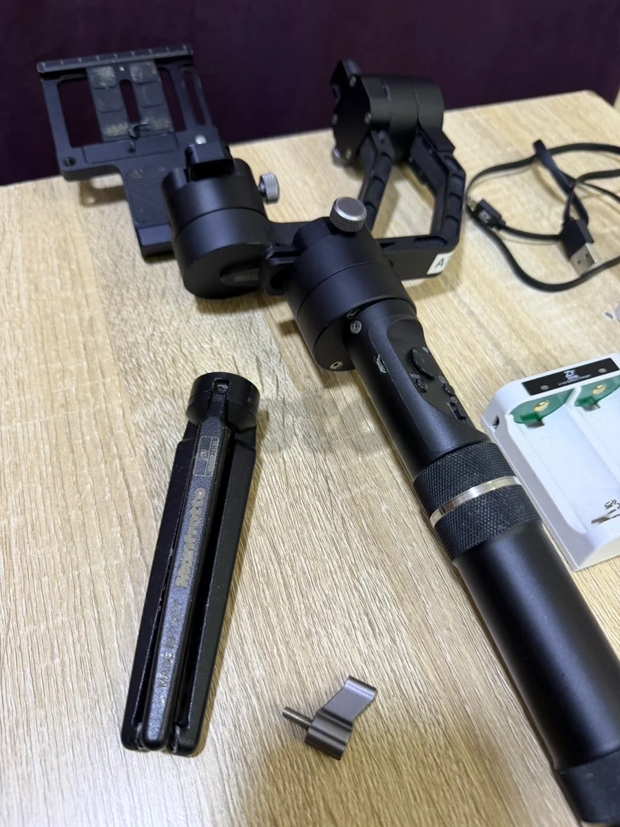 Zhiyun Camera Gimbal Stabilizer with Tripod & Charger