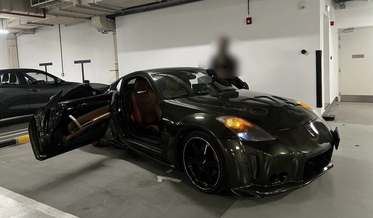 نيسان 350z بسقف قابل للإزالة (تارجا توب)