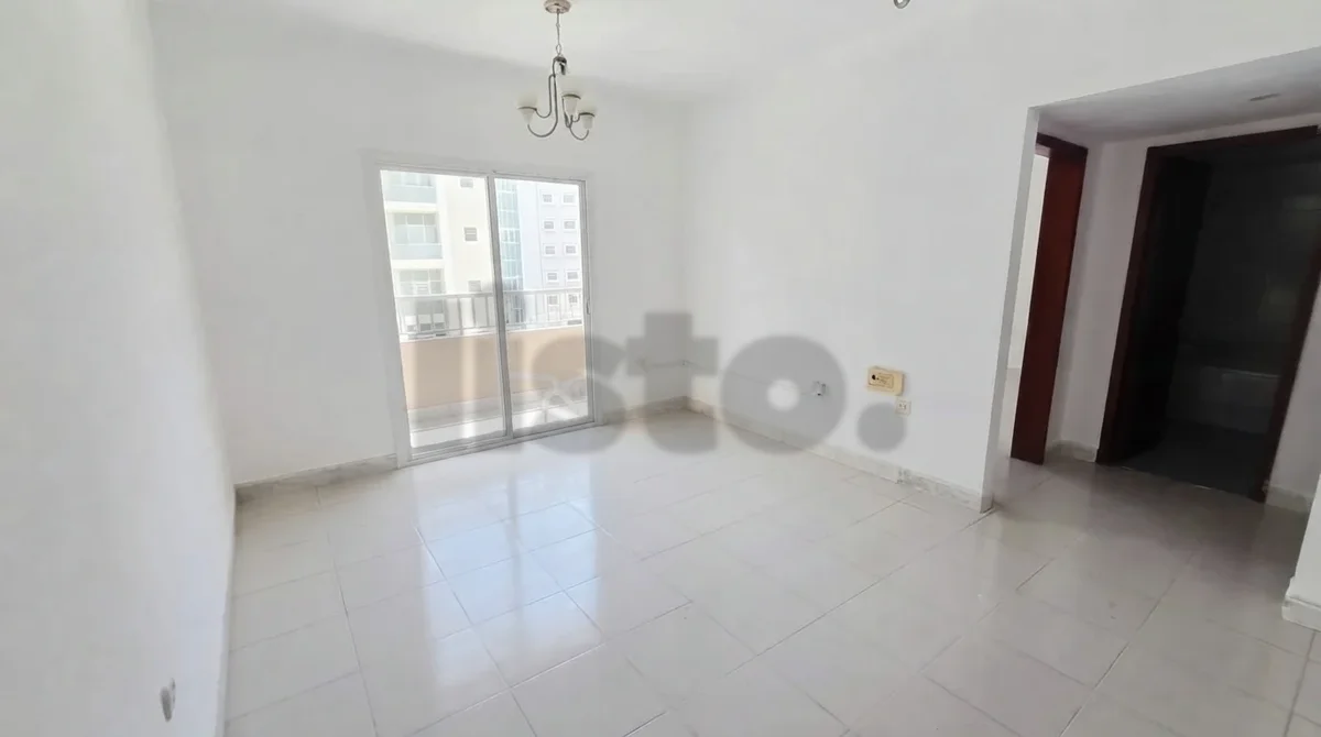 Room and hall for annual rent in Al Qulaya'ah, Sharjah. Balcony with open view. Maintenance.