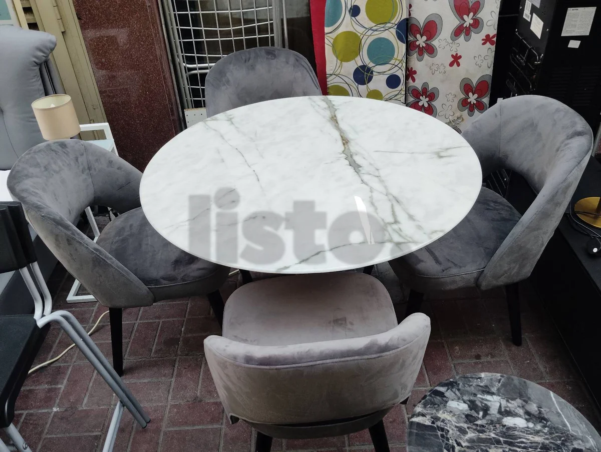 Modern Dining Table with 4 Velvet Chairs - Gold Base