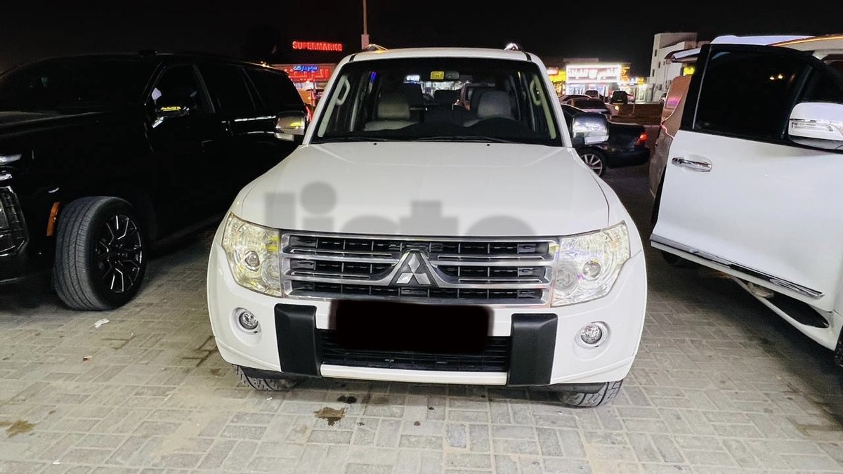 White Mitsubishi Pajero SUV for Sale - Reliable & Spacious