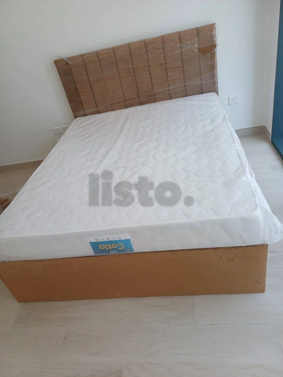 Cottia Queen sizeBed with Mattress and Headboard - Excellent Condition