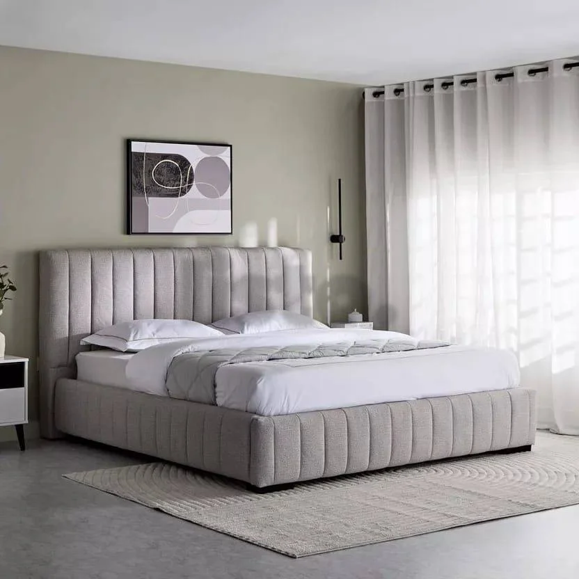 Modern Upholstered Queen Bed Frame with Elegant Tufted Headboard