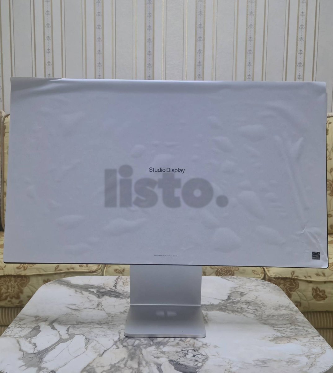 Apple Studio Display 27 5K - Like New - Full Box Accessories