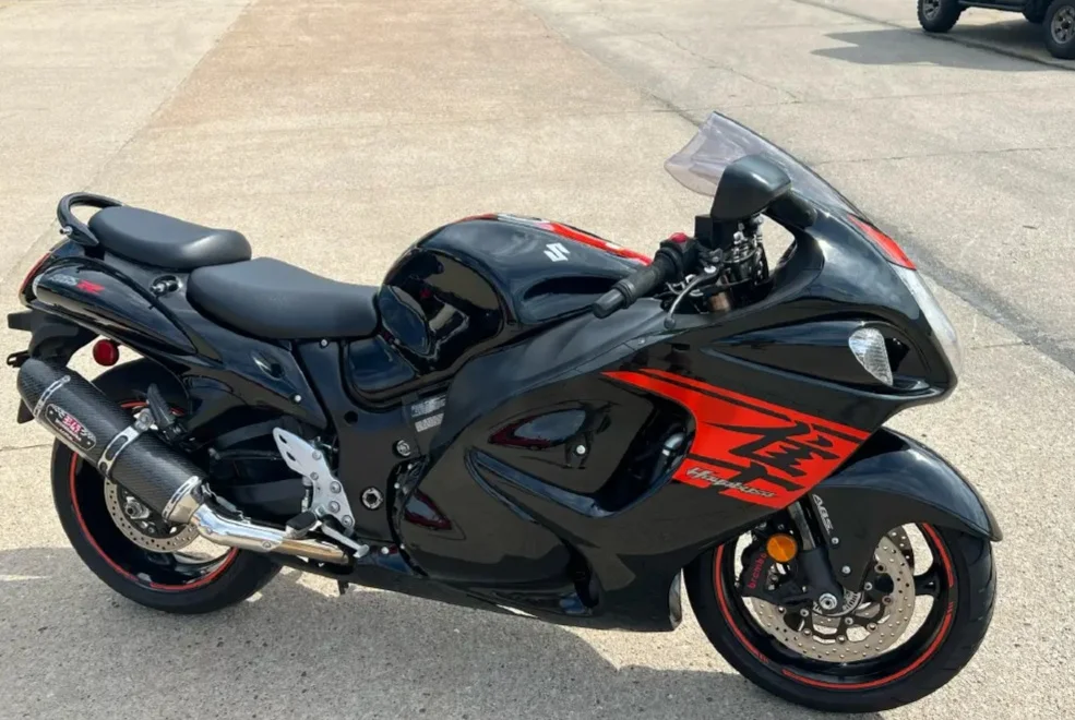Suzuki Hayabusa Sport Bike - Excellent Condition & Yoshimura Exhaust