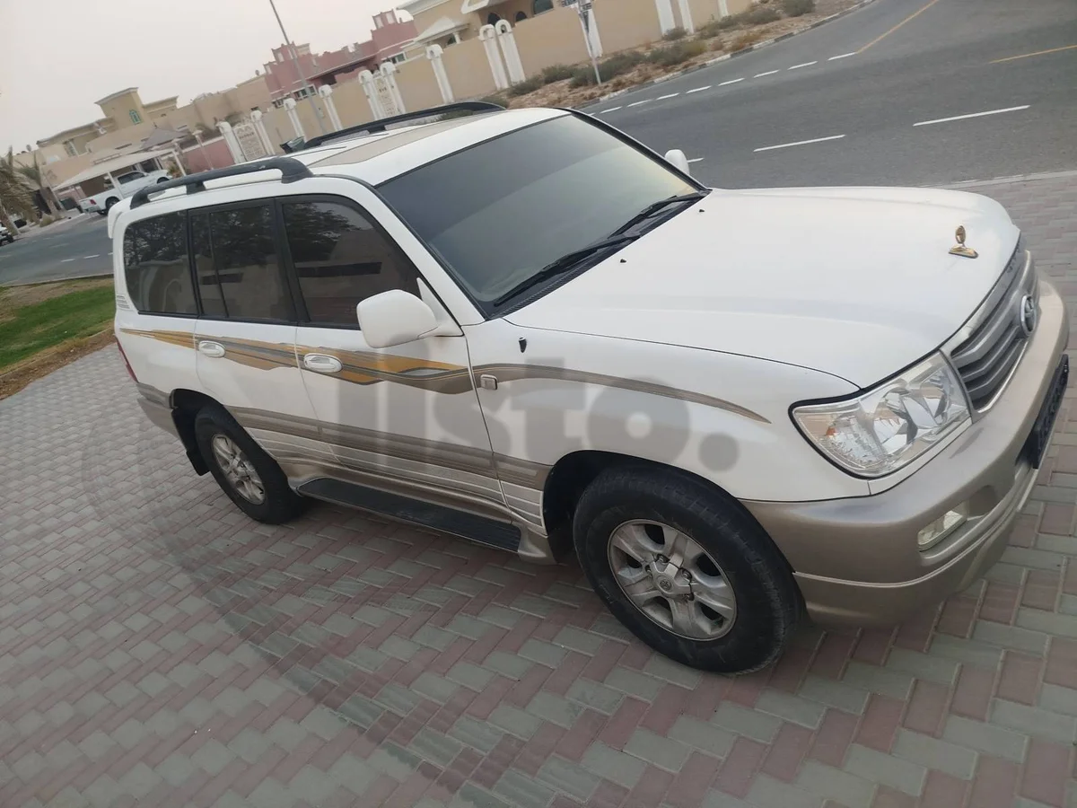 Toyota Land Cruiser 2000 Full Option 8-cylinder V8 Imported