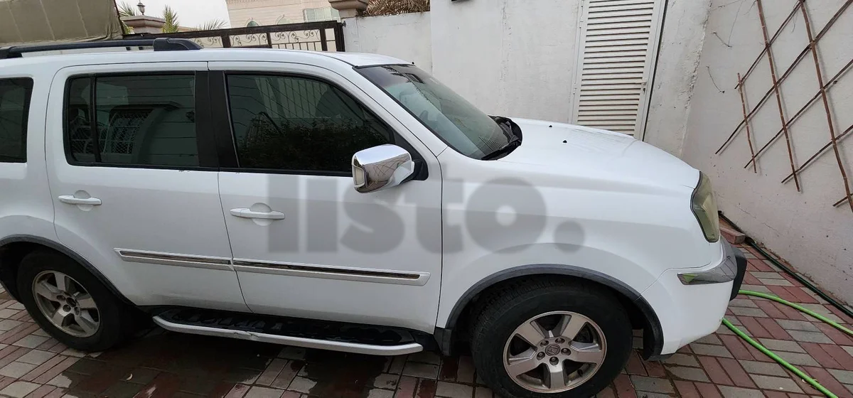 Honda Pilot SUV - White, Family Car in Good Condition