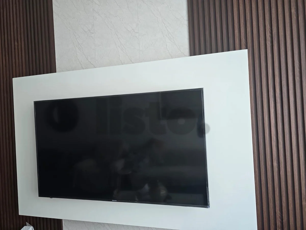 Hisense 58” Smart LED TV for Sale - Excellent Condition