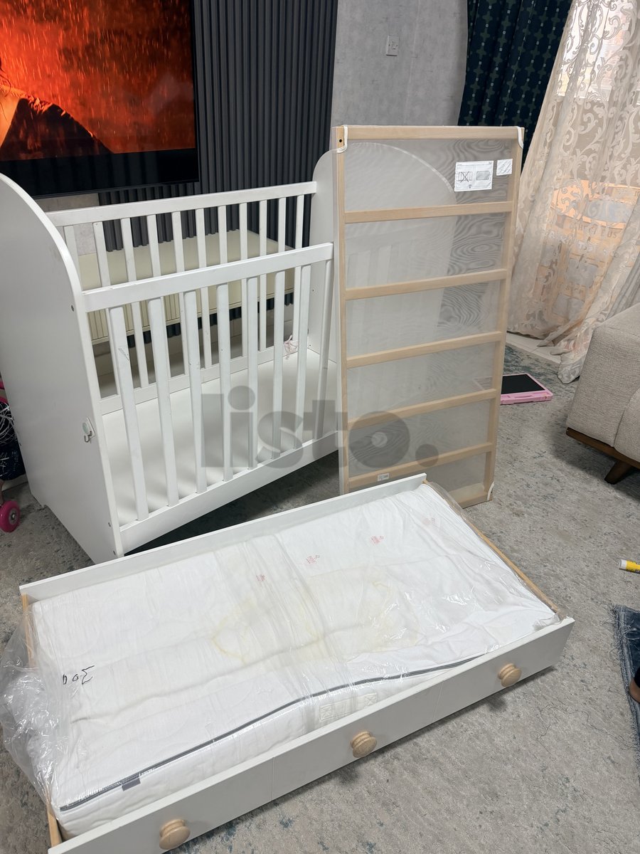 Excellent Condition Baby Crib with Mattress | White Wooden Cot