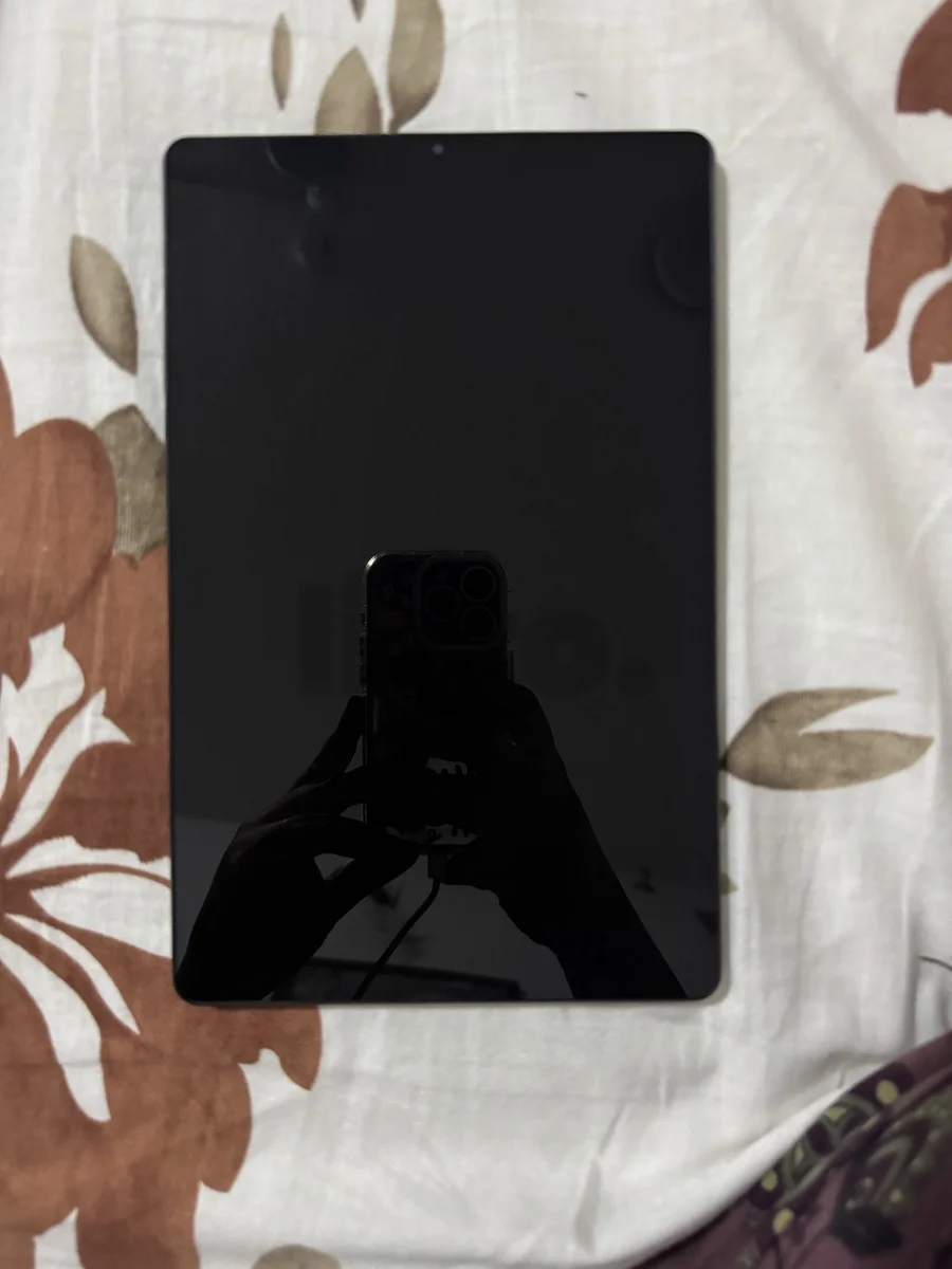 Lenovo M9 Tab-4gb plus 64gb in new condition hardly used with charger